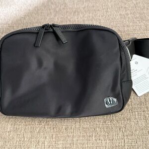 Lululemon Everywhere Belt Bag large